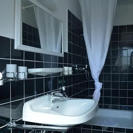 Langeness Modern Retreat